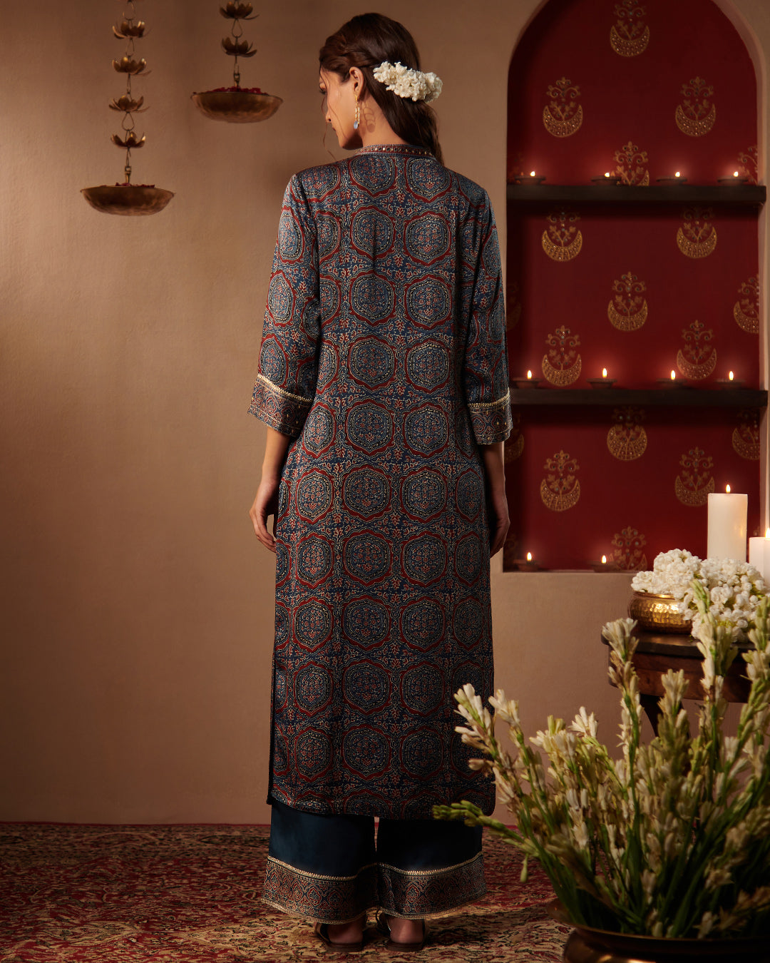 Roshanara Nazrina Ajrak Kurta
