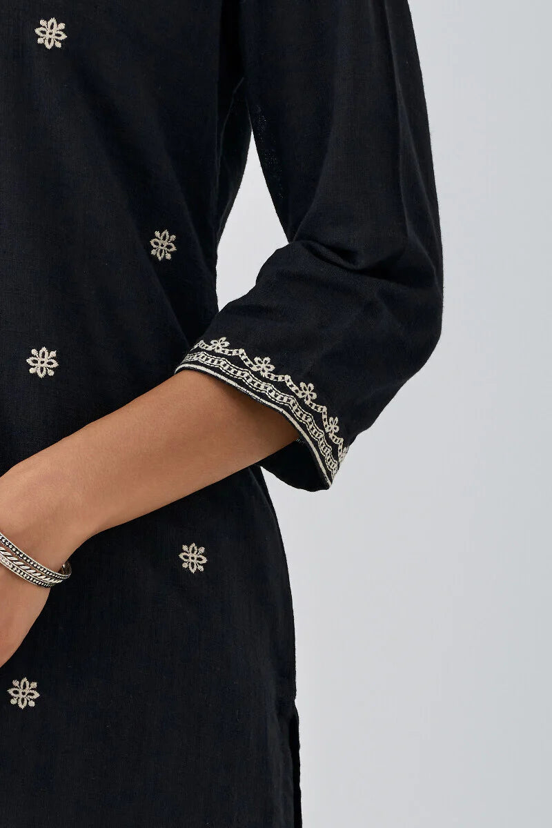 Surplus: Mehraab Mumtaz Kurta