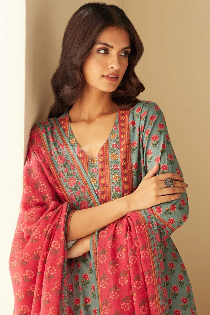 Mahnoor Zafina Kurta