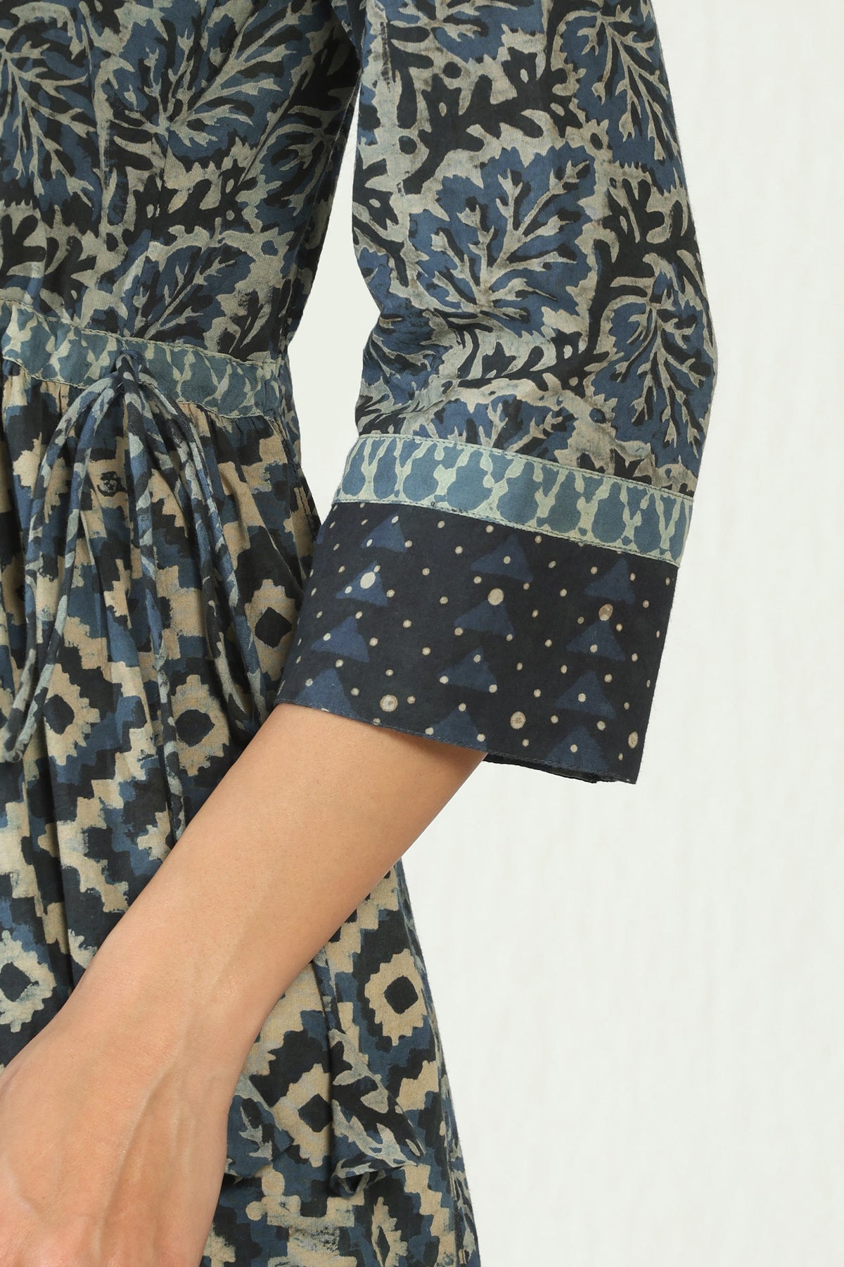 Sehra Siya Akola Kurta