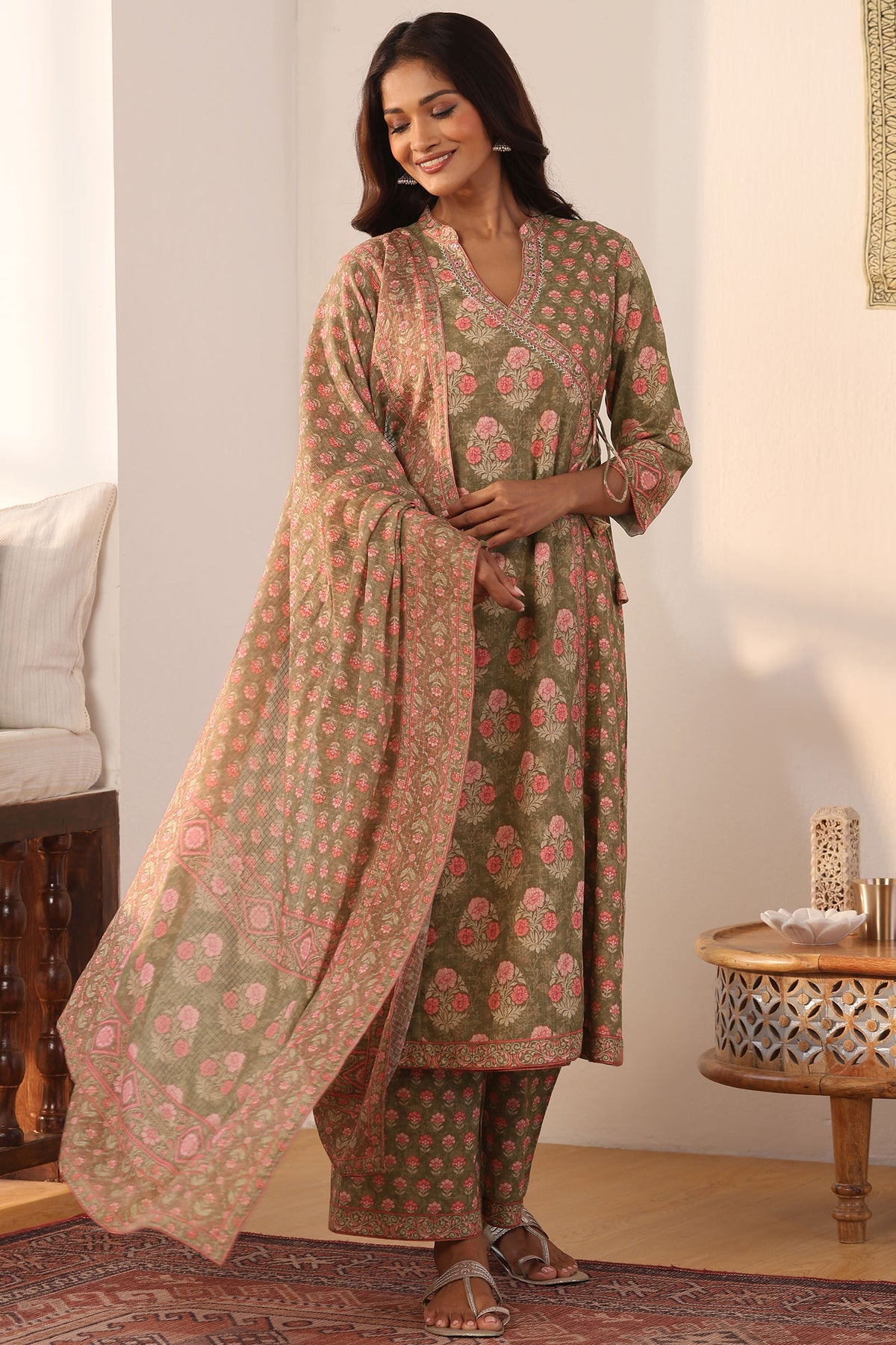 Gauhar Aaira Kurta