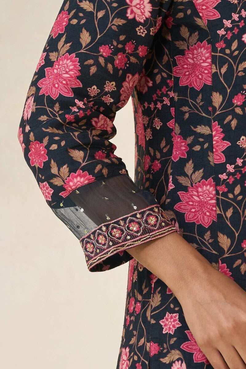 Surplus: Mehrunissa Sneha Kurta