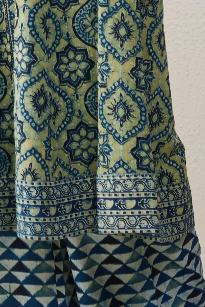 Sehra Zeniya Ajrak Kurta