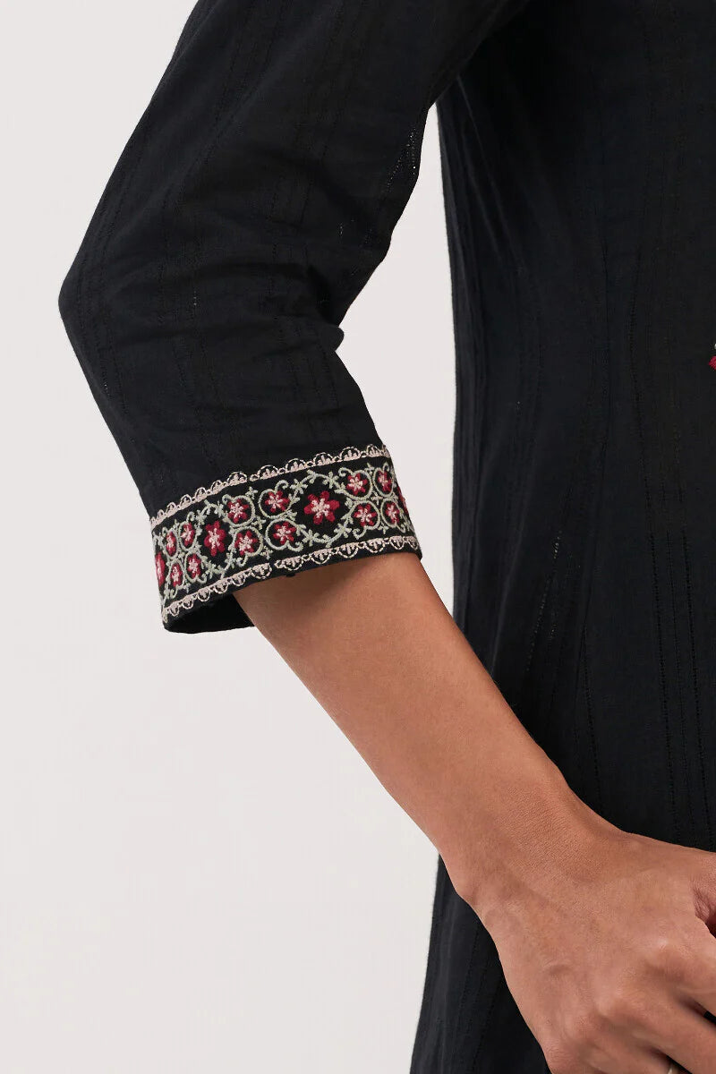 Surplus: Mehraab Aliza Kurta