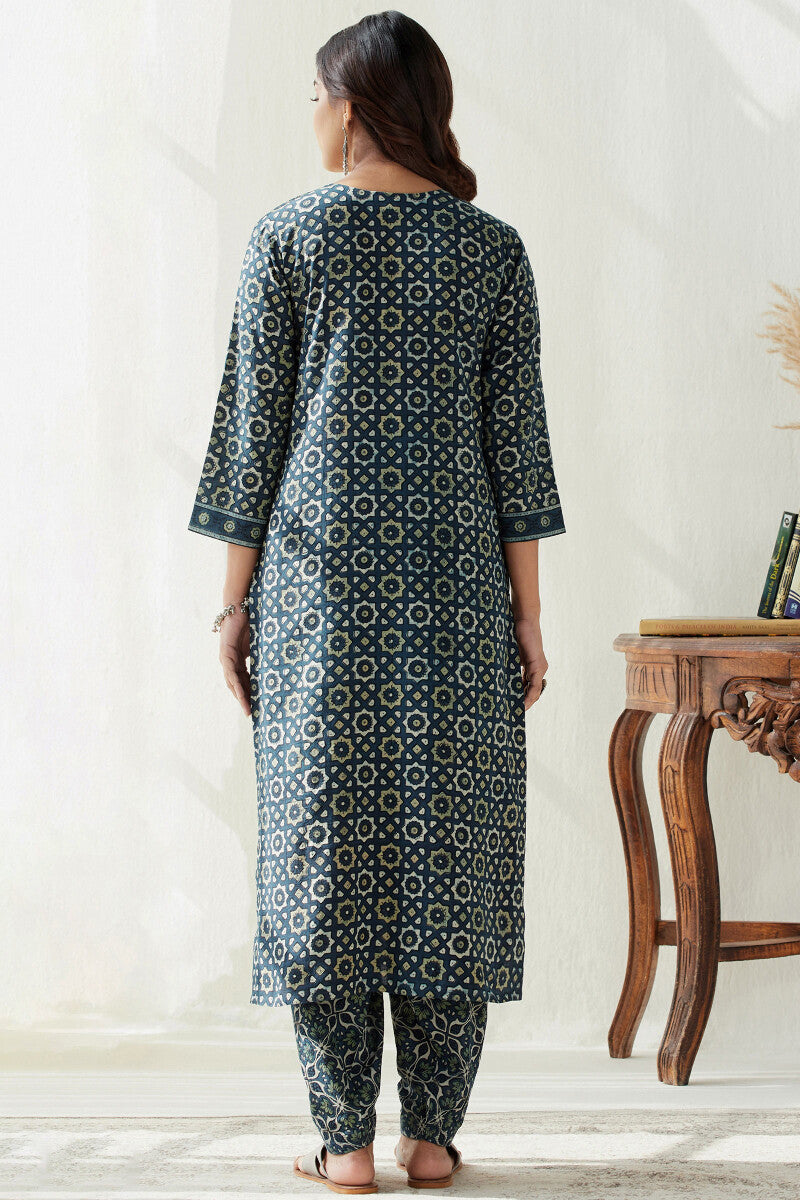 Sehra Inaya Ajrak Kurta