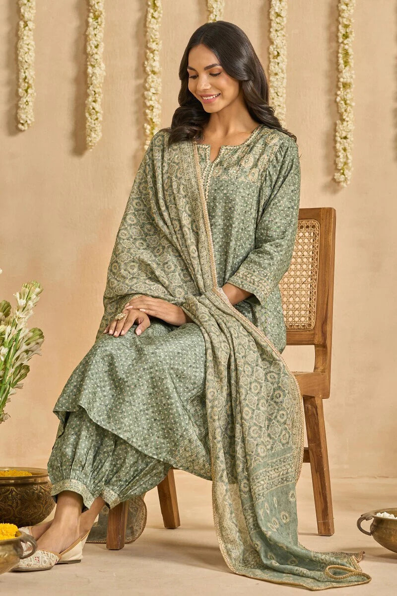 Surplus: Mehrunissa Nasrin Kurta