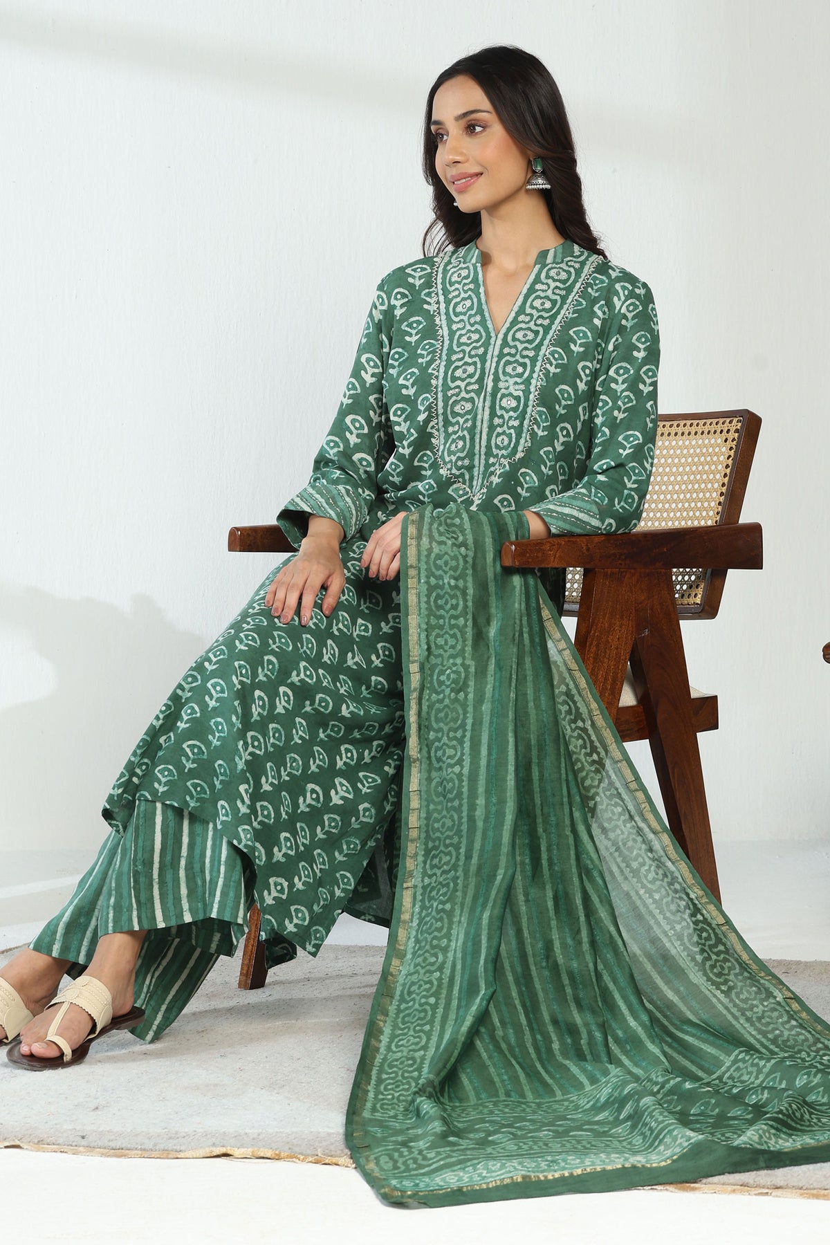 Sehra Raahat Dabu Kurta