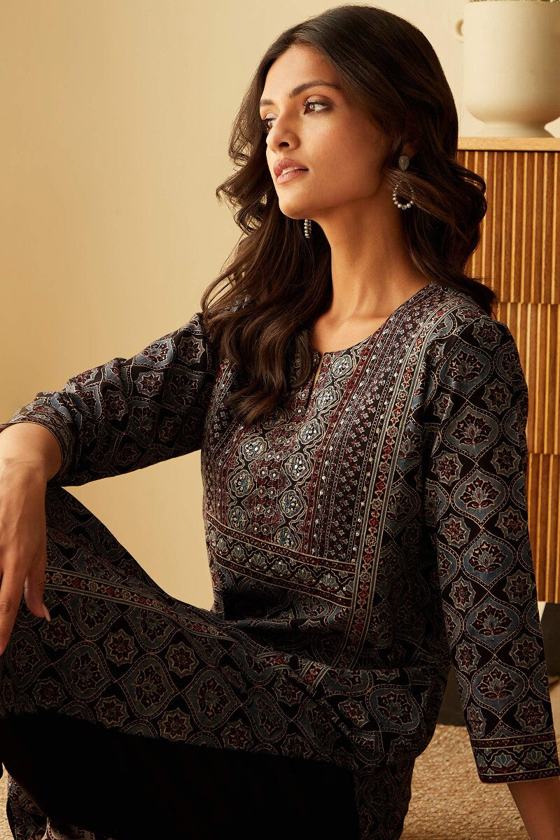 Sehra Mahima Ajrak Kurta