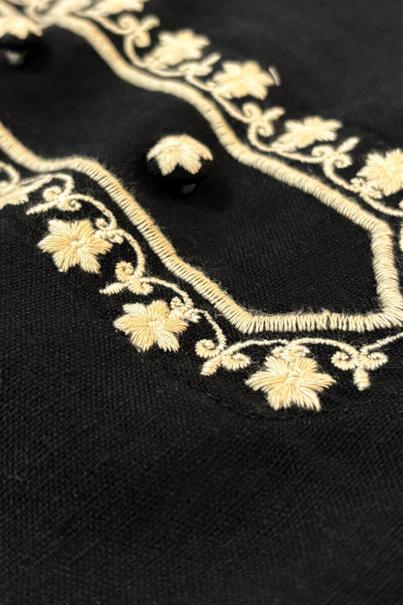 Surplus: Mirza Jannat Black Kurta