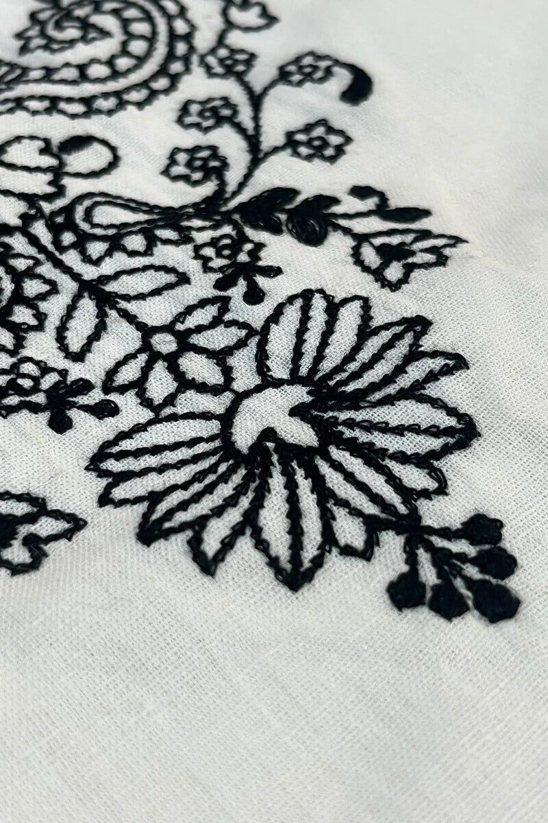 Surplus: Mirza Amaira Kurta