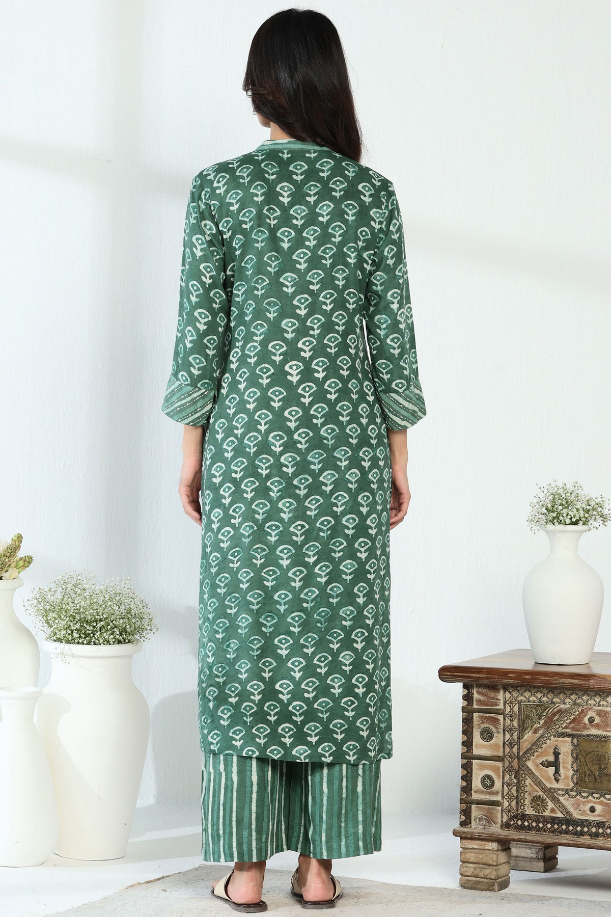 Sehra Raahat Dabu Kurta