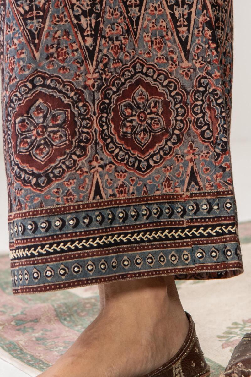 Sehra Rumaisa Ajrak Farsi
