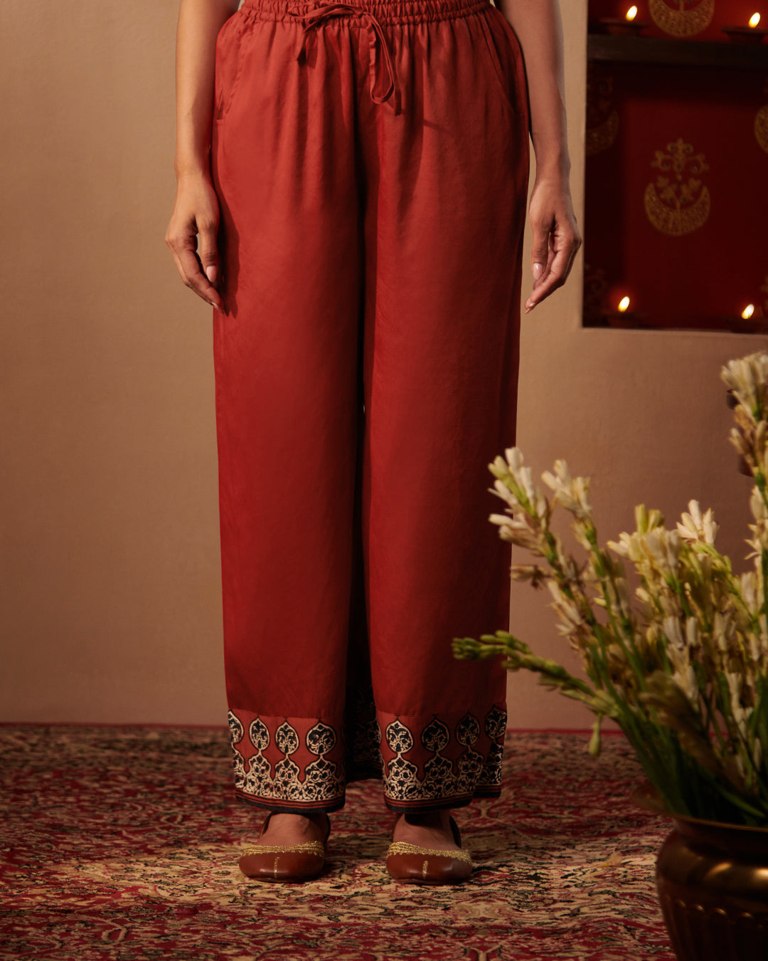 Surplus: Roshanara Inaya Red Farsi