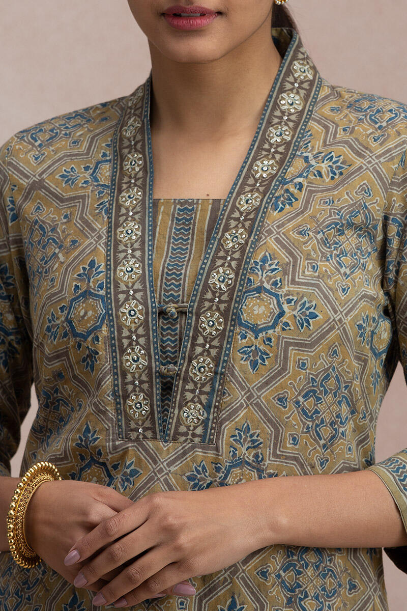 Rehnuma Fareena Kurta
