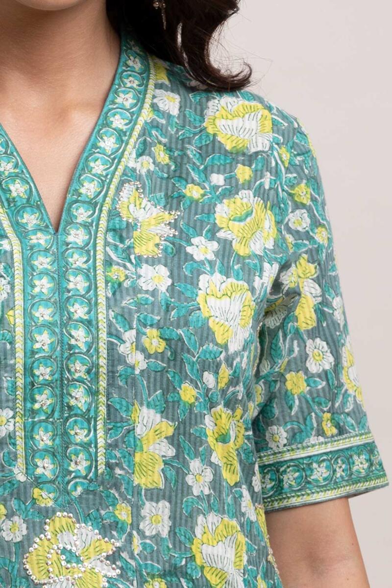 Nausheen Sania Kurta