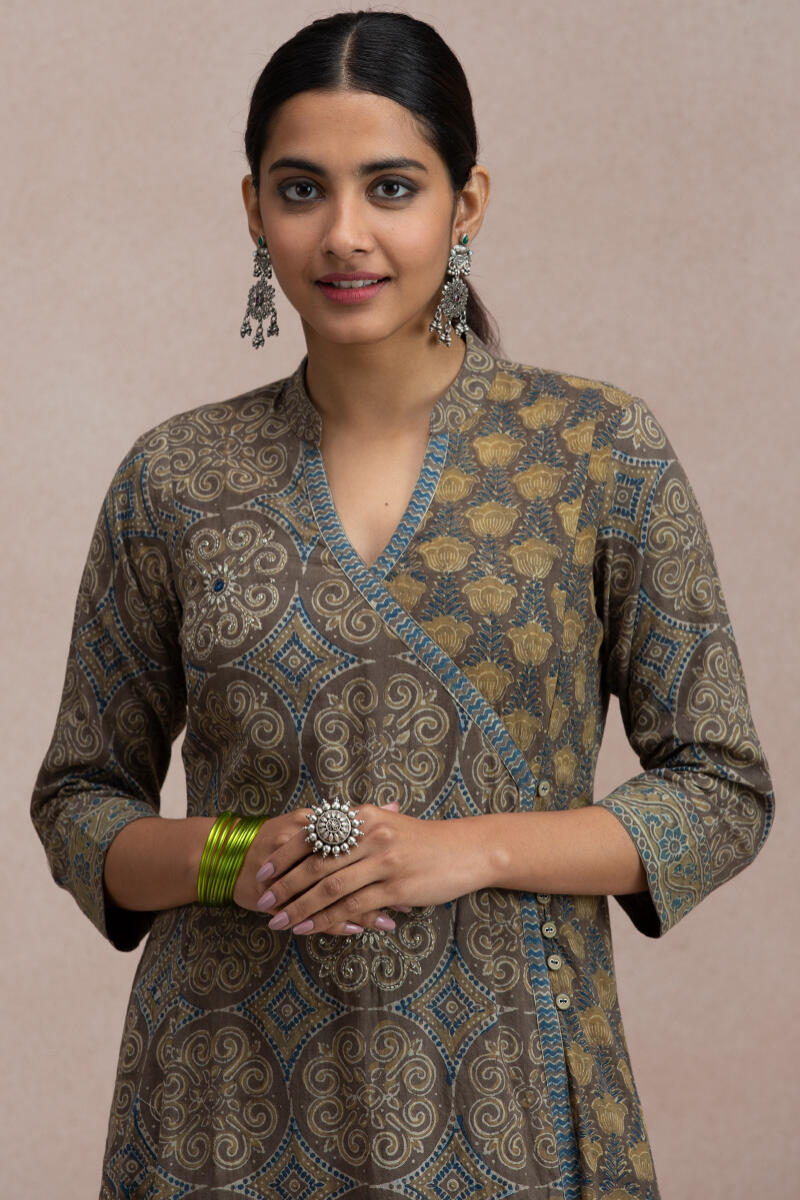 Rehnuma Kiara Ajrak Kurta