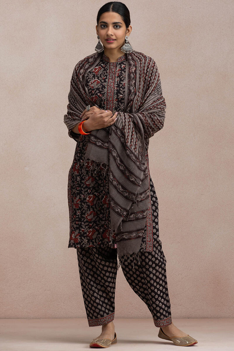 Rehnuma Zoya Salwar
