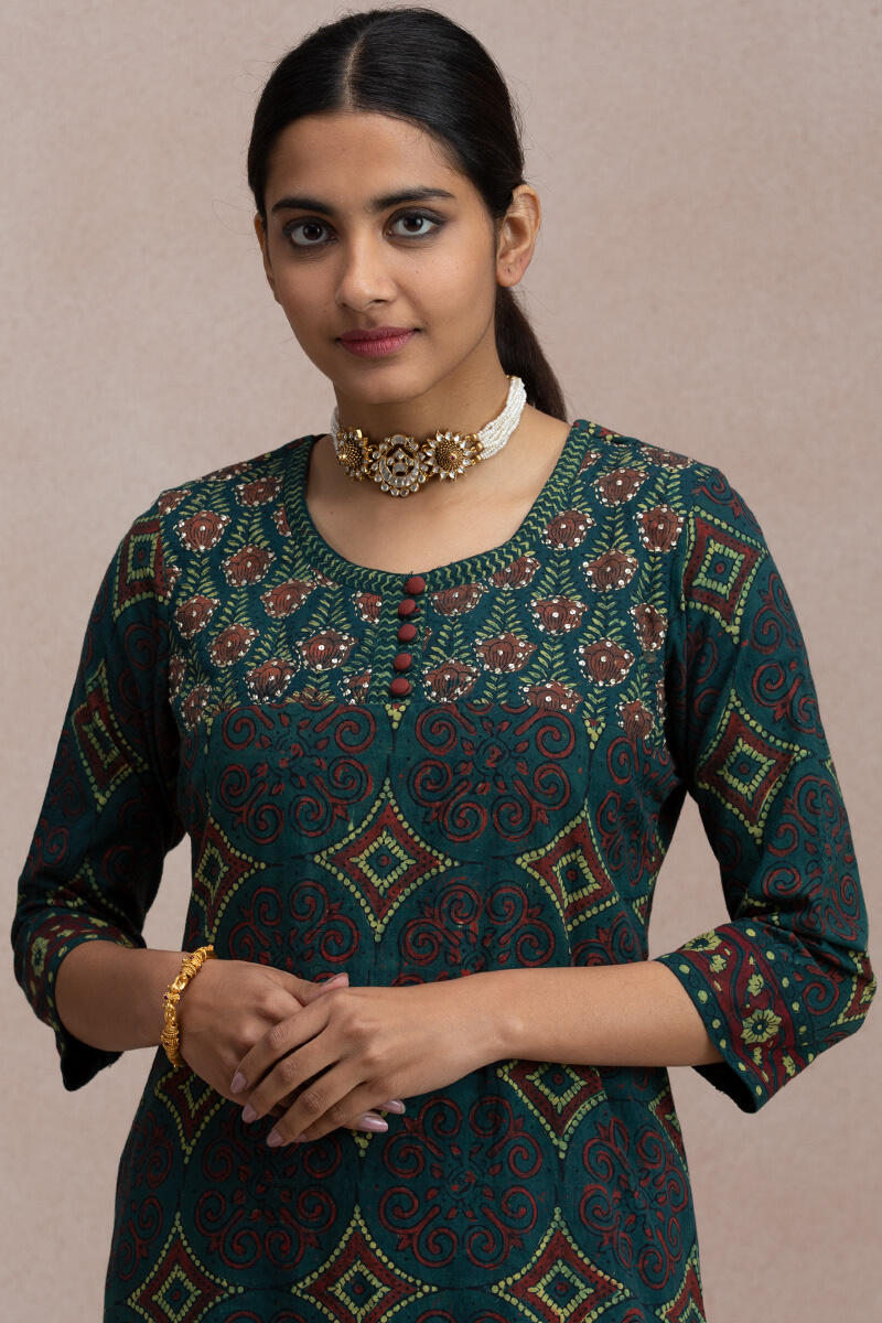 Rehnuma Nisha Ajrak Kurta