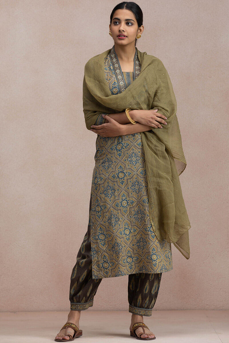 Rehnuma Fareena Kurta