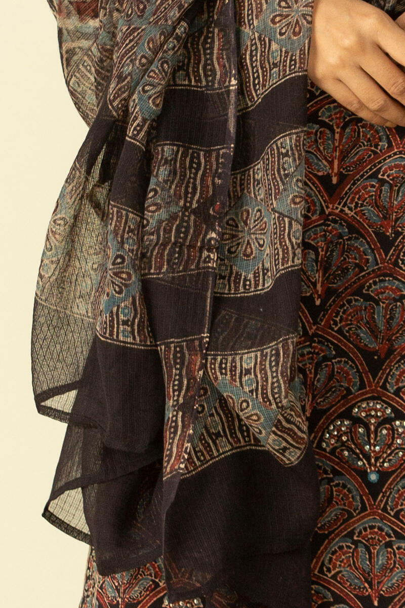 Sehra Nafiya Dupatta