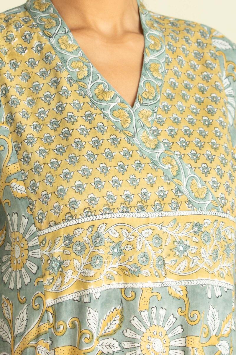Gauhar Zafiya Kurta