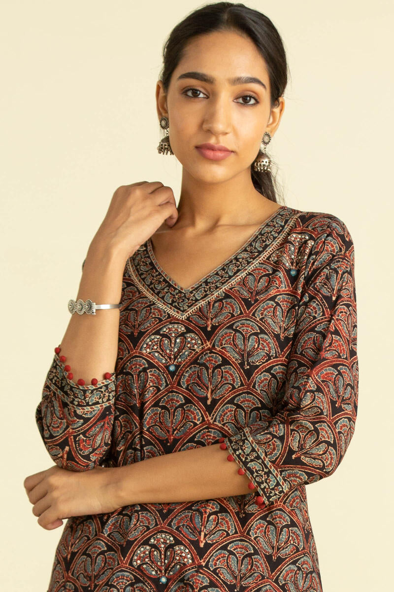 Sehra Nafiya Kurta