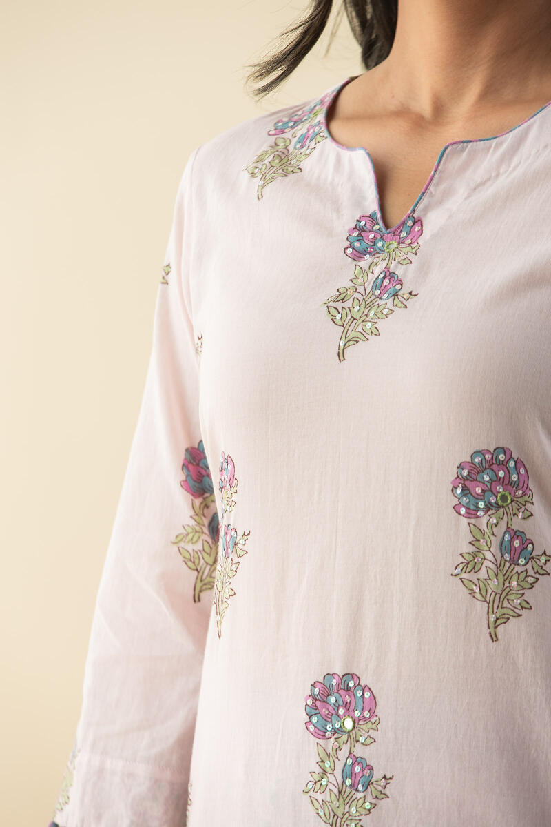 Gulbarg Naaz Kurta