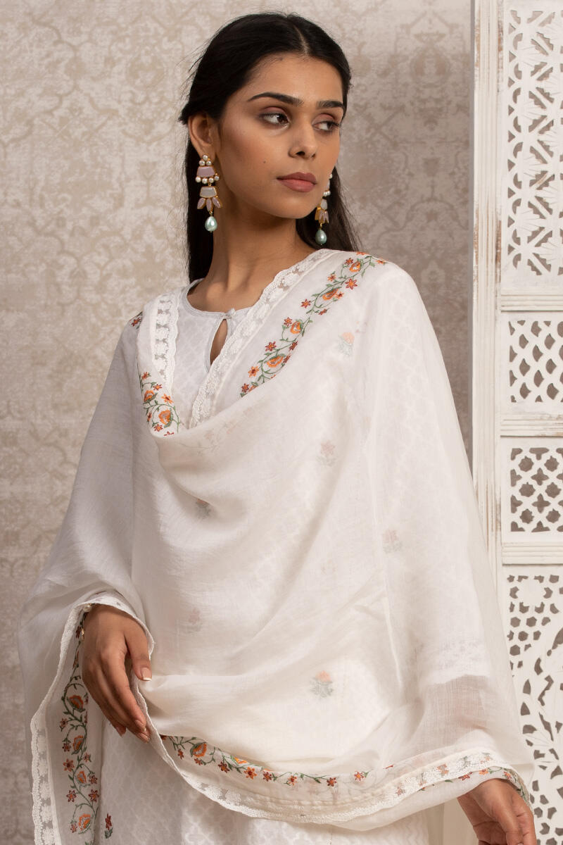 Gulnaz Zafia Dupatta
