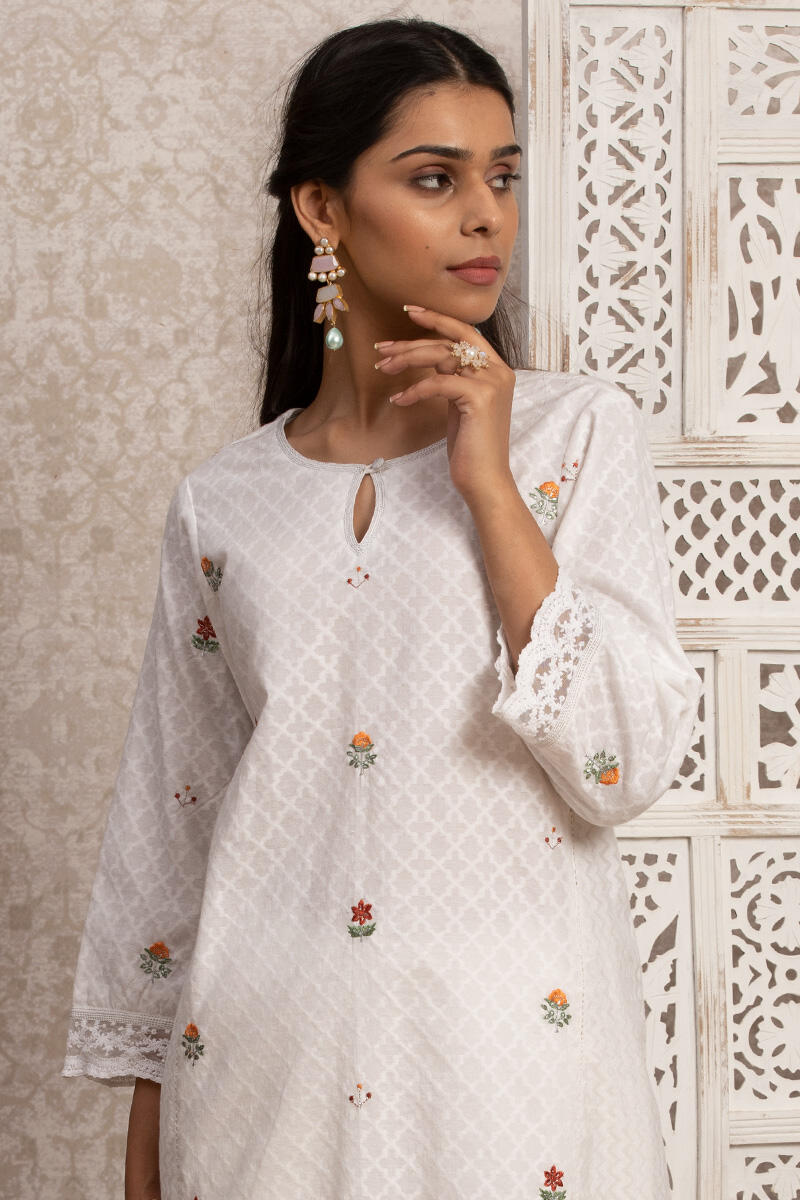 Gulnaz Zafia Kurta