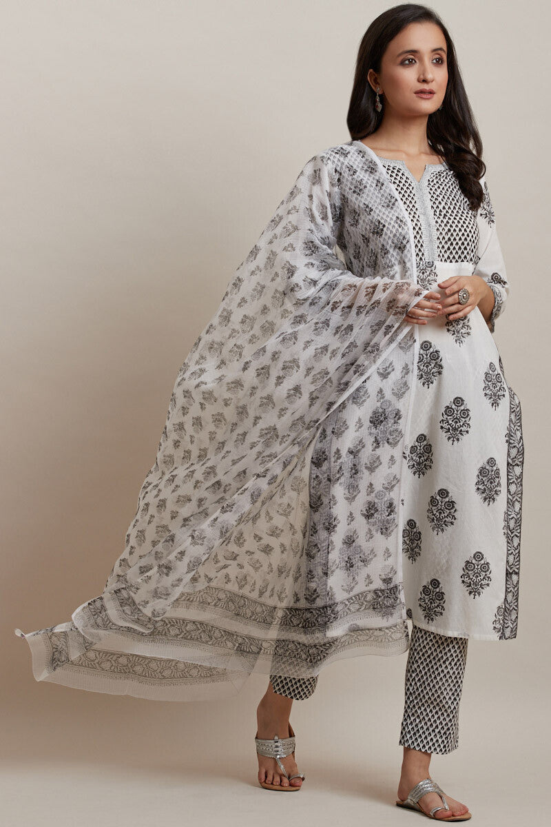 Mumtaz Nuzakat Kurta