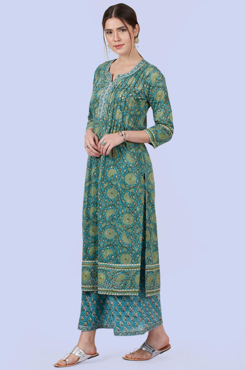 Nazm Mira Kurta