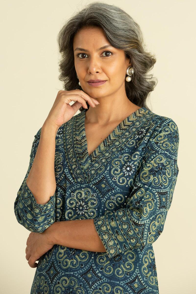 How to Style Printed Kurtas for a Professional Yet Personal Look
