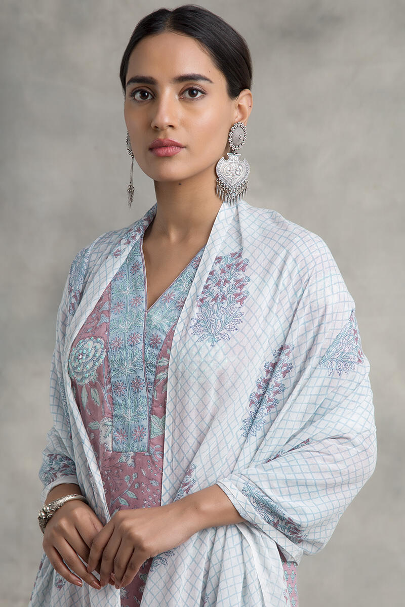 Gauhar Nikhat Dupatta