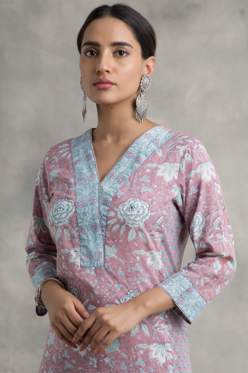Gauhar Nikhat Modal Kurta