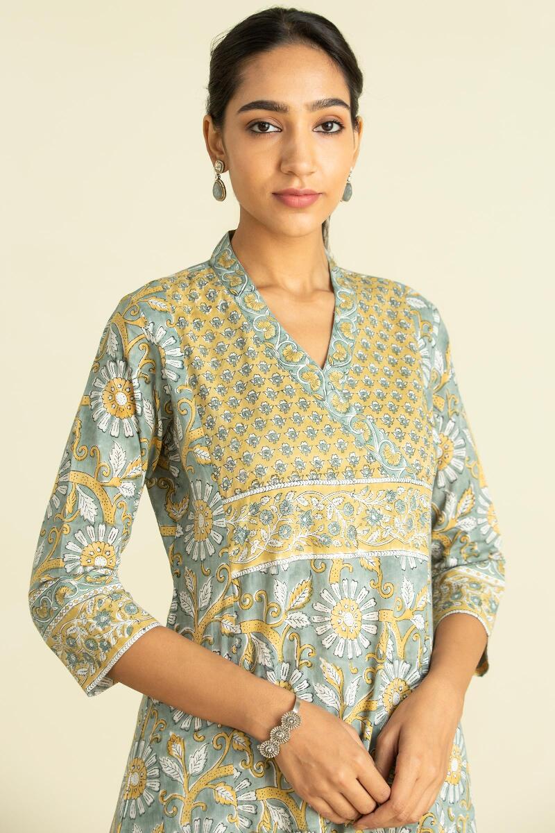 Gauhar Zafiya Kurta