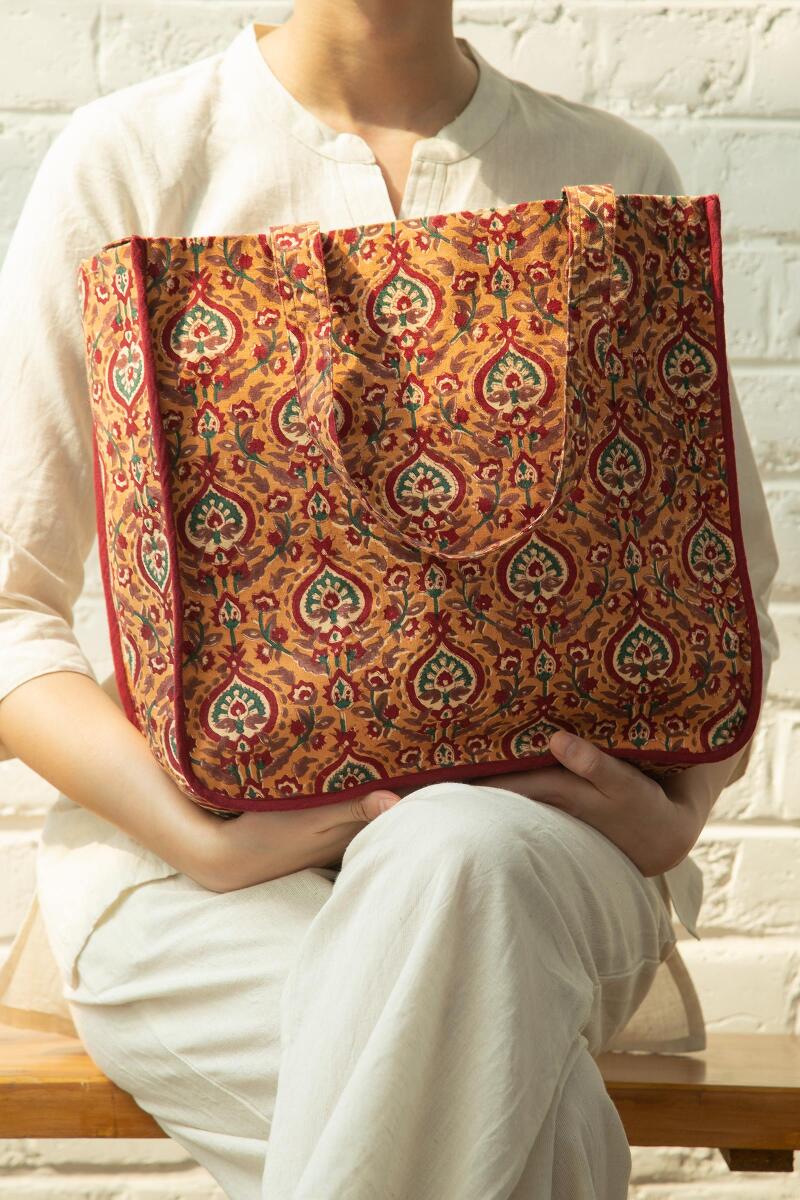 Roza Aasira Tote Bag