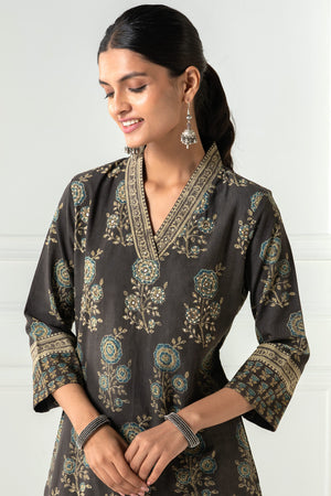 Sehra Nadia Ajrak Kurta