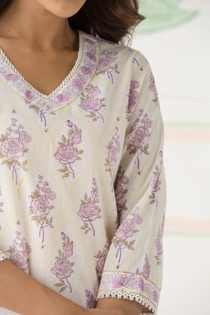 Gulbarg Nafia Kurta