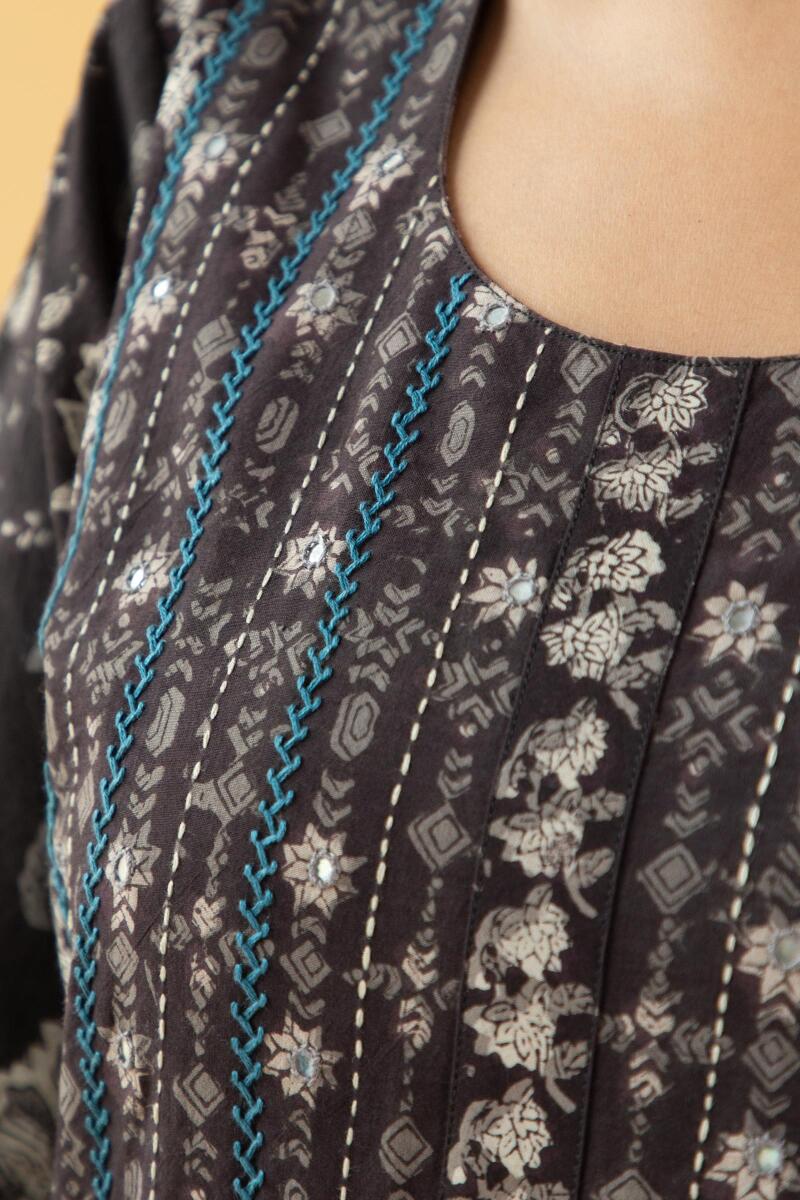 Sehra Farhat Kurta