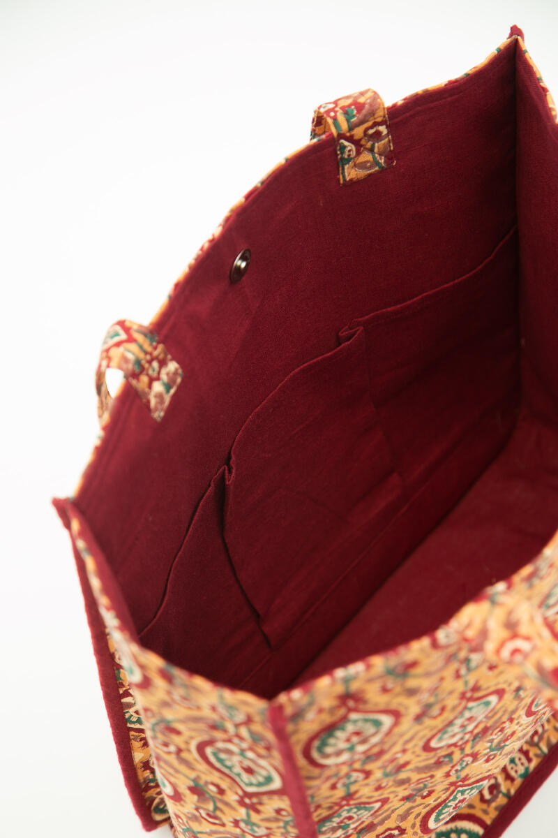 Roza Aasira Tote Bag