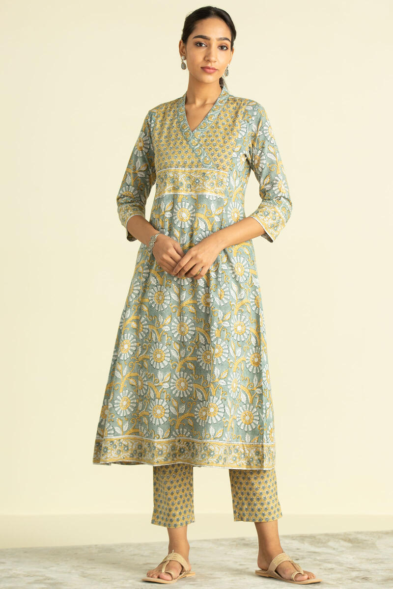 Gauhar Zafiya Kurta