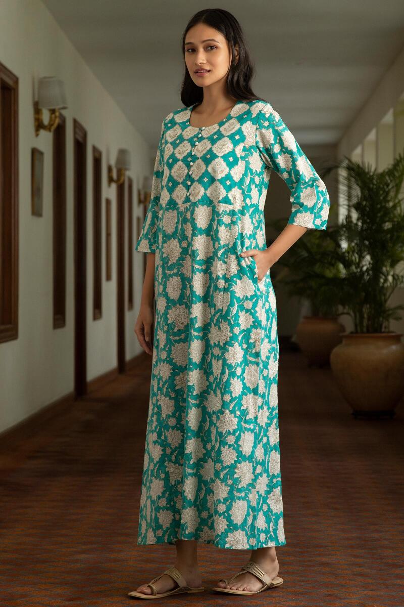 Roza Farheena Kaftan