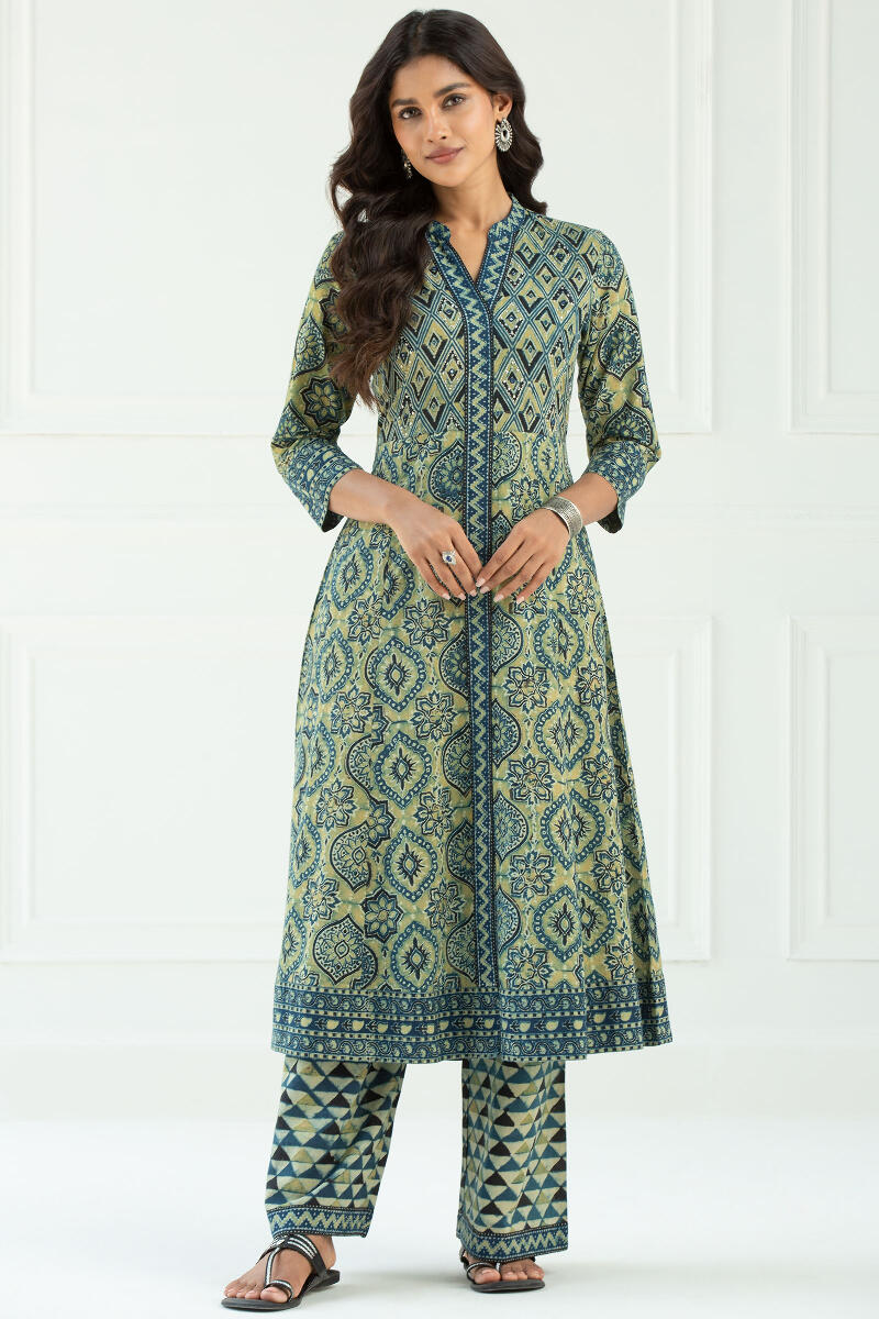 Sehra Nazya Ajrak Kurta