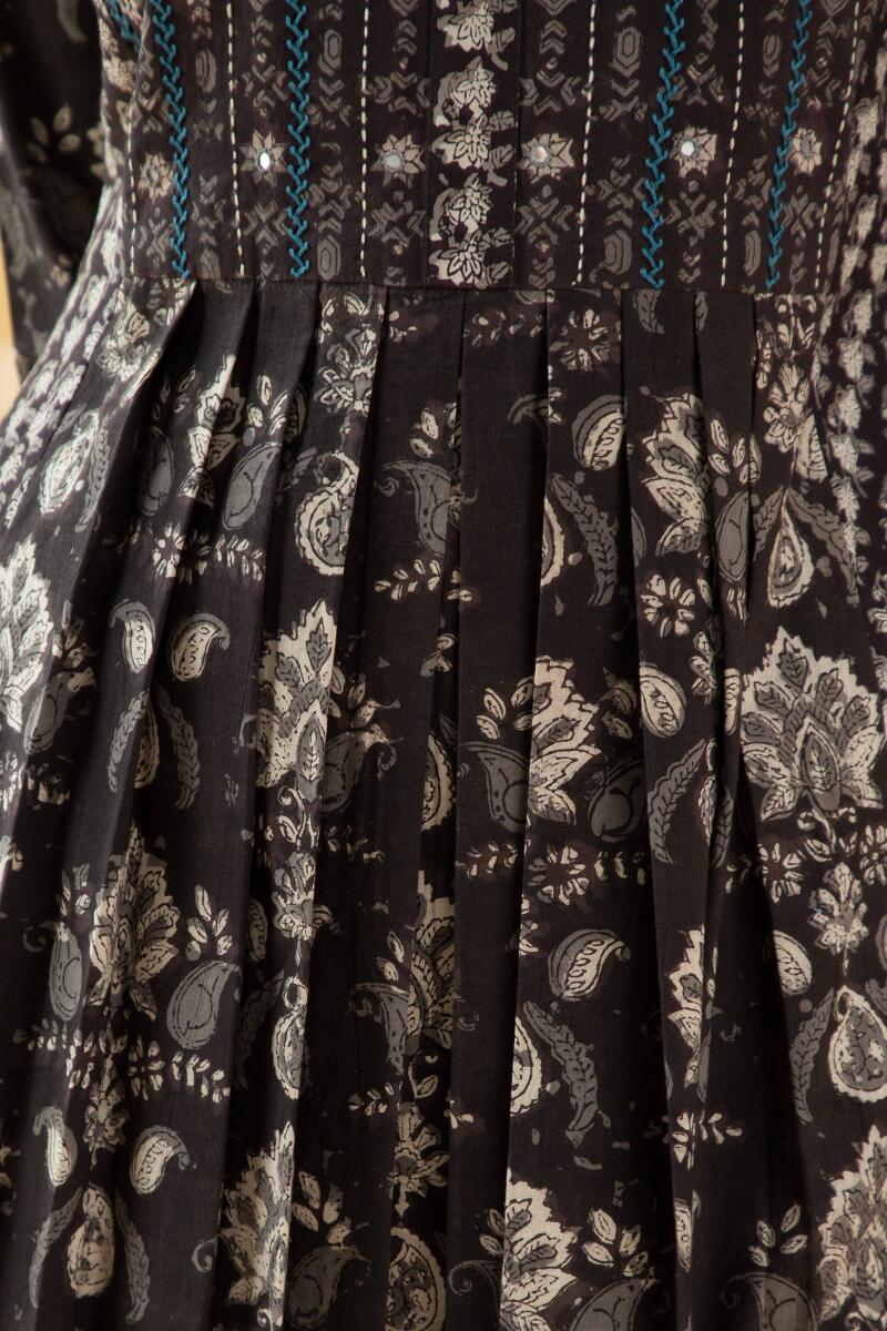 Sehra Farhat Kurta