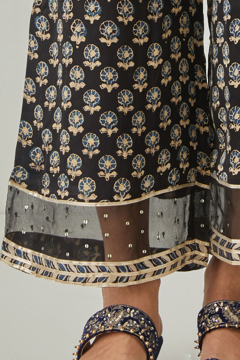 Zubeida Farheen Ajrak Modal Farsi