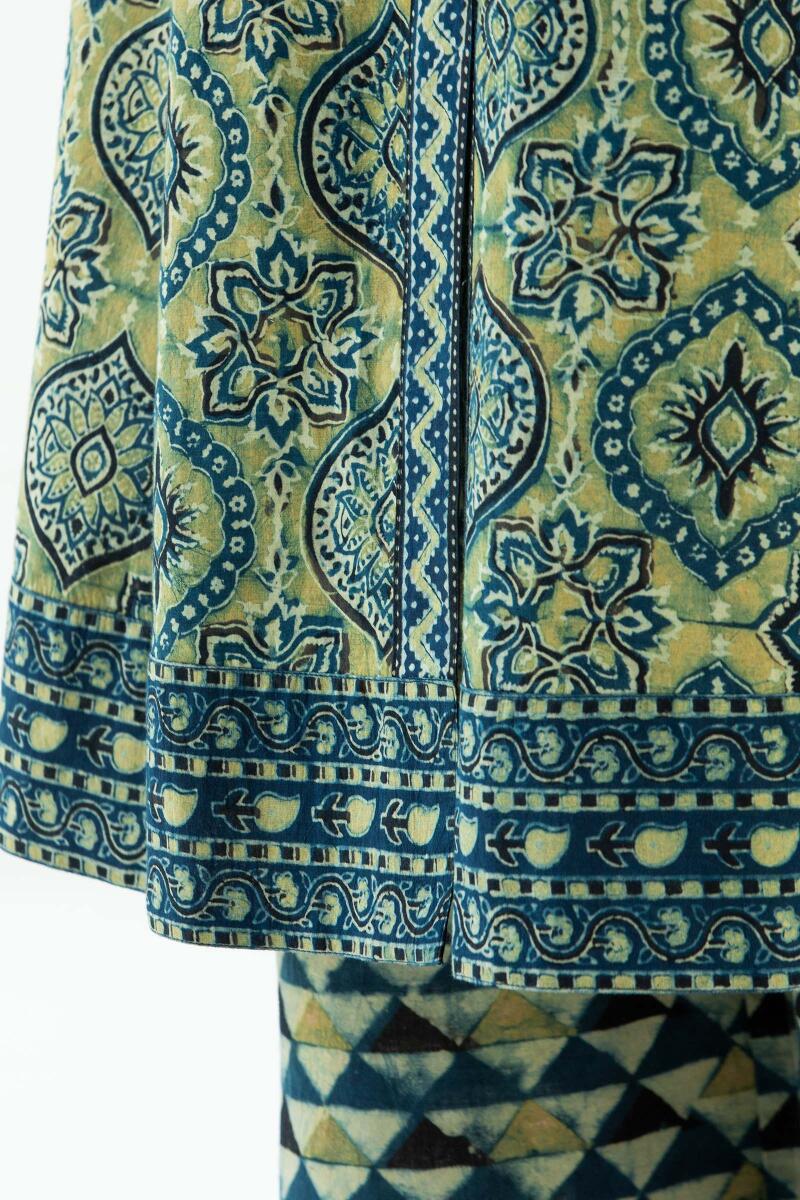Sehra Nazya Ajrak Kurta