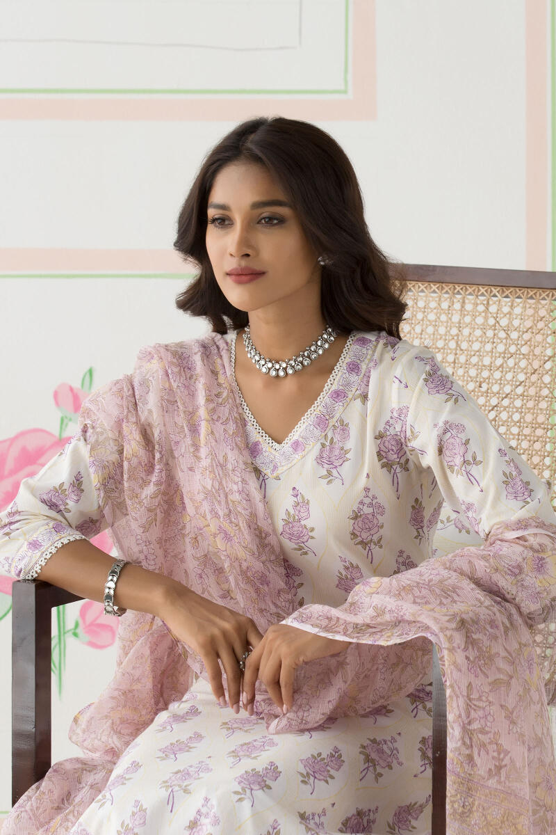 Gulbarg Nafia Kota Dupatta