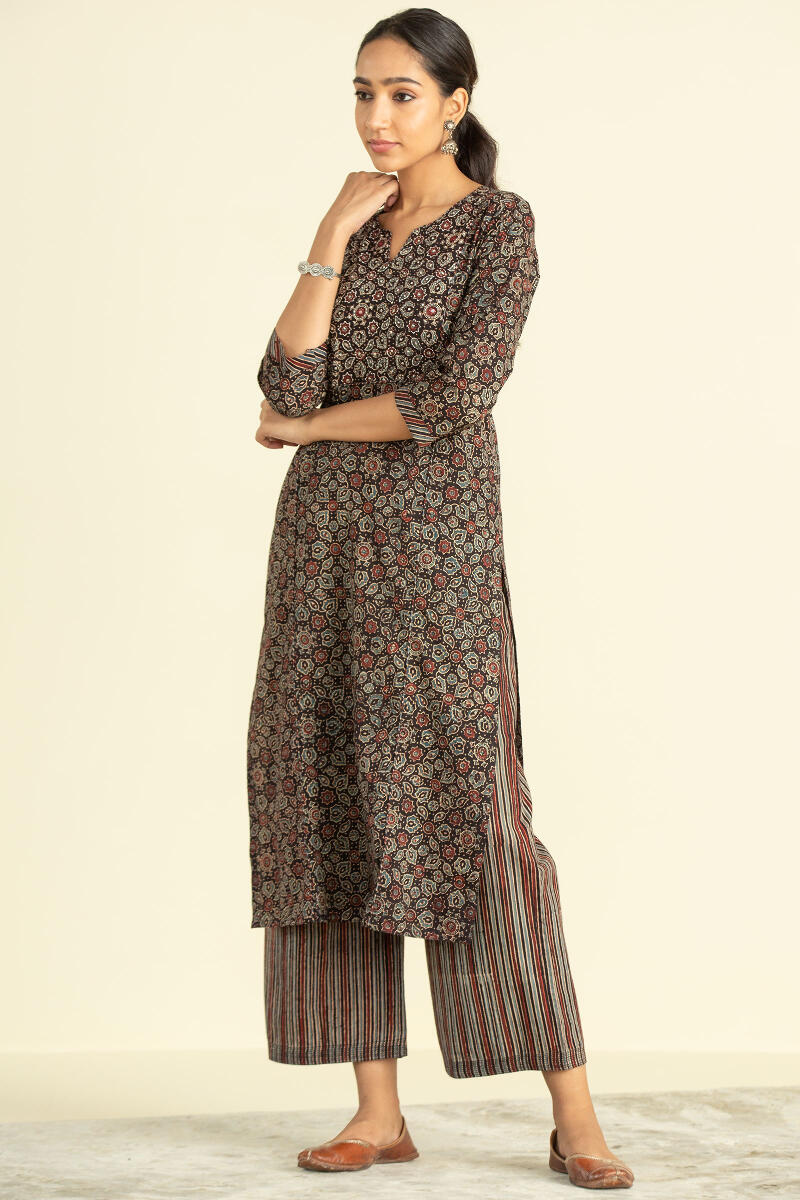 Sehra Zafiya Kurta