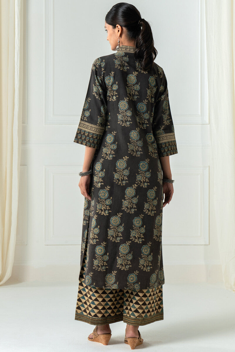 Sehra Nadia Ajrak Kurta