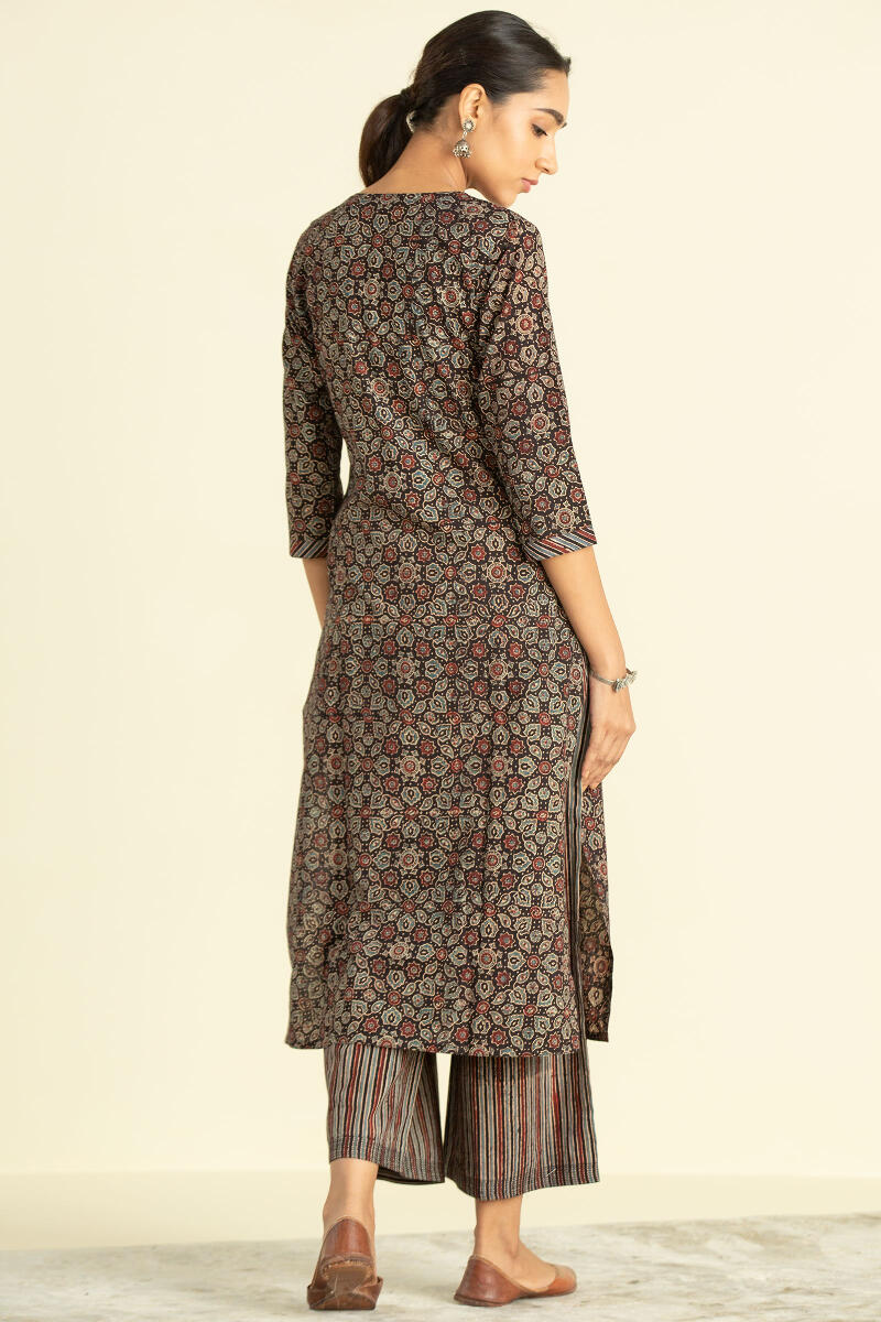 Sehra Zafiya Kurta